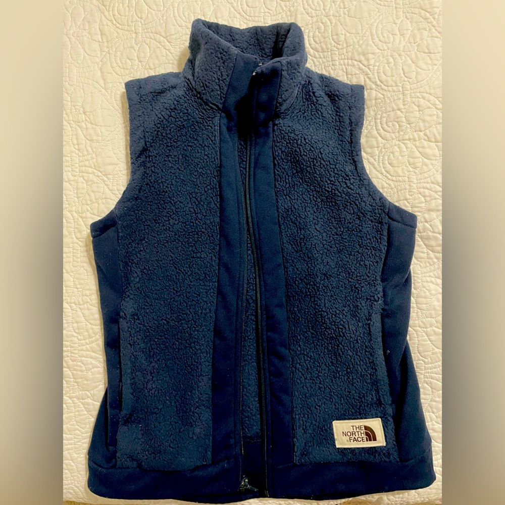 North Face - Women Vest - Size Small - Fleece great condition. Hardly worn
